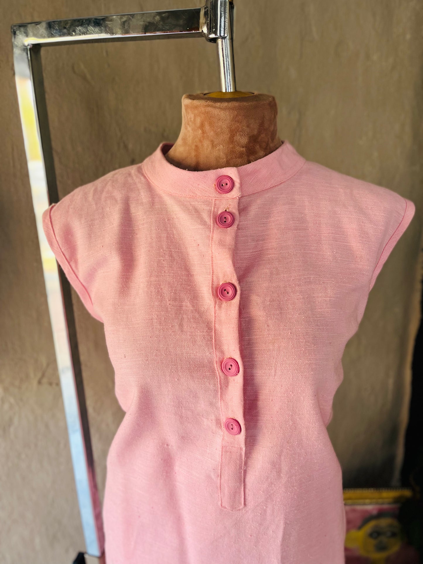 Nina Minimalist Button-Front Shift Dress – Soft Pink